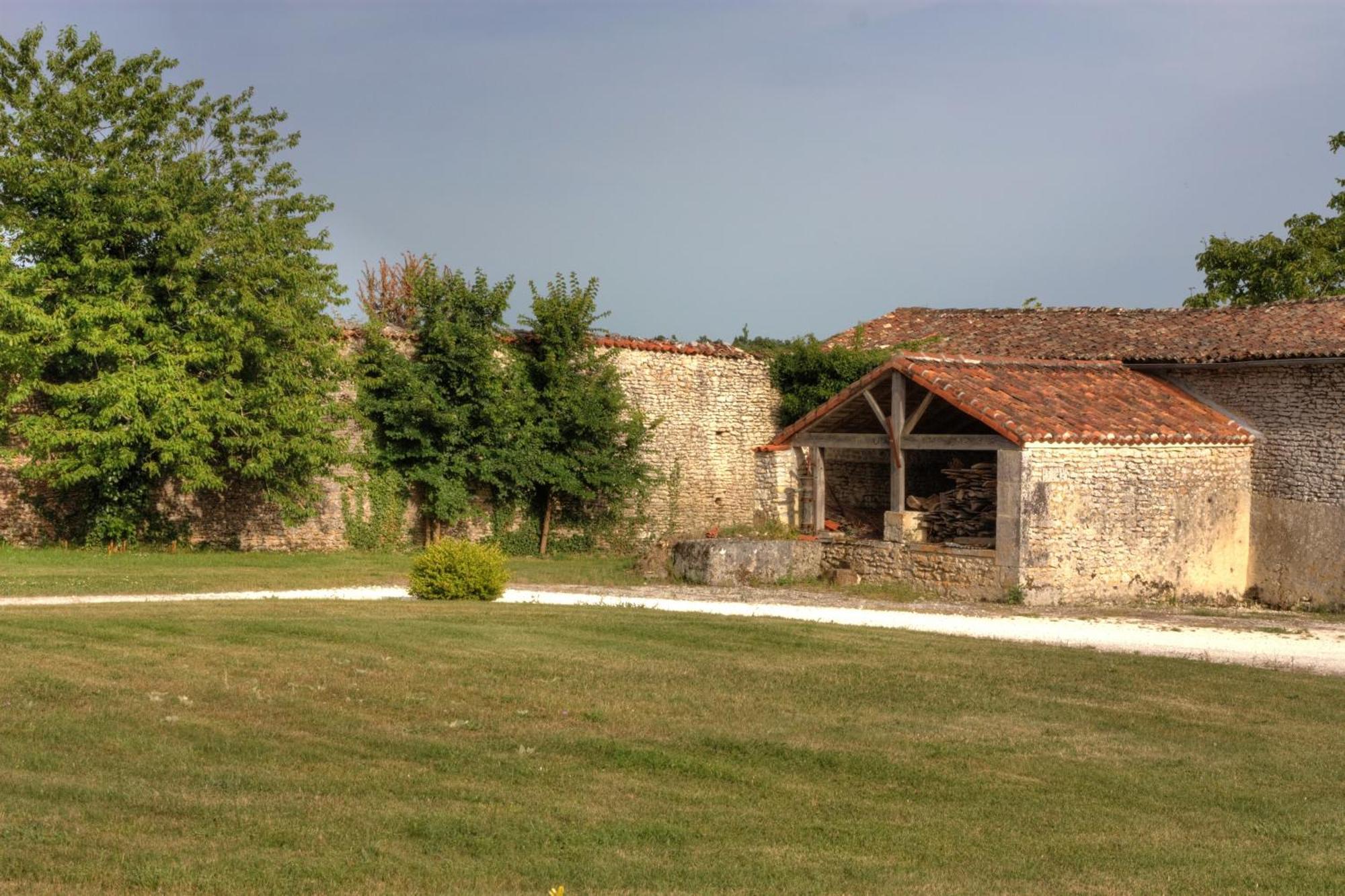 Chambres D'Hotes Logis De L'Astree Saint-Bris-des-Bois ห้อง รูปภาพ